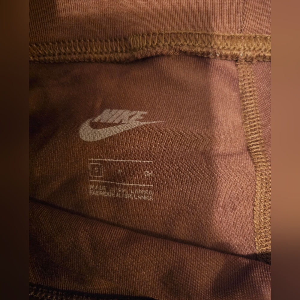Nike Women's Sportswear Essential Bike Shorts Burgundy Sz Small cz8526-231 New - Picture 6 of 8